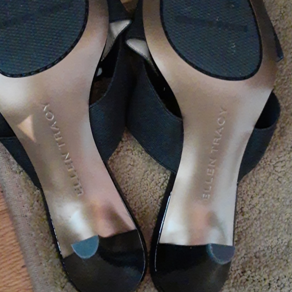 Size 8.5 Ellen Tracy Black "Hunter" Dress Sandals - Picture 5 of 6